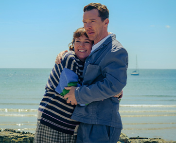 “Olivia Colman” และ “Benedict Cumberbatch” เคมีใหม่สุดจึ้งกับการโคจรมาพบกันครั้งแรกใน “The Roses กุ-หลาบ” 
